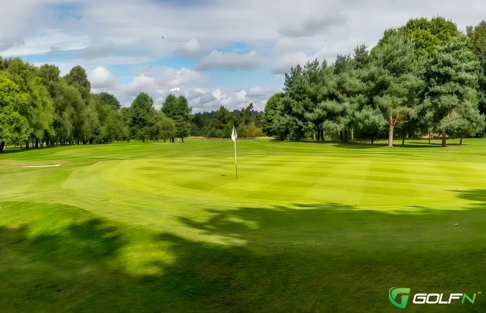 Stratford-On-Avon Golf Club in Stratford-upon-Avon, England — semi-private, 18-hole golf course, designed by Fred G. Hawtree (1928)