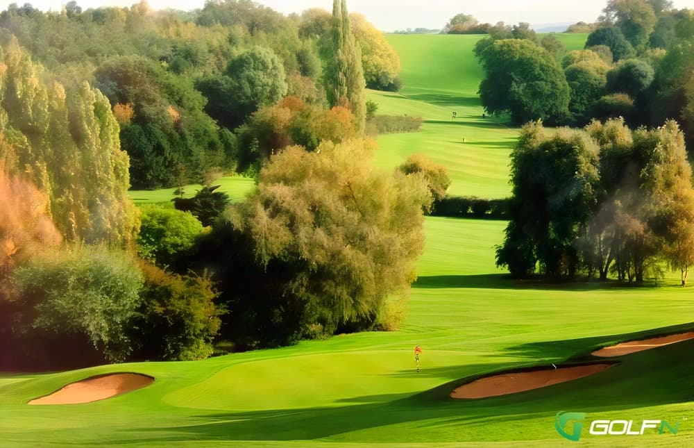 Newbold Comyn Golf Club in Leamington Spa, England — public, 18-hole golf course