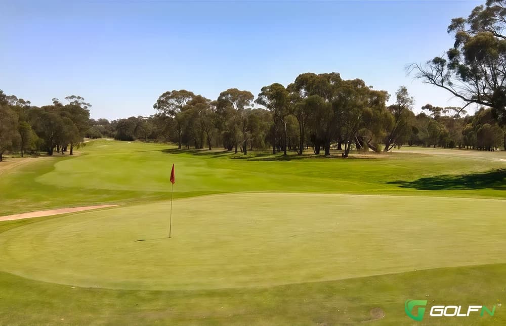 Buninyong Golf Club in Buninyong , Victoria — semi-private, 18-hole golf course
