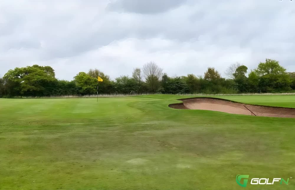 Tadmarton Heath Golf Club in Banbury, England — public, 18-hole golf course, designed by Simon Gidman (1993)