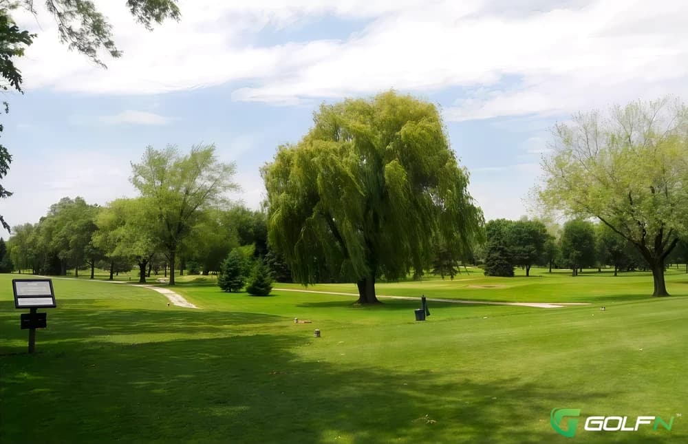 Renwood Golf Course in Round Lake Beach, Illinois — public, 18-hole golf course, designed by Bob Lohmann