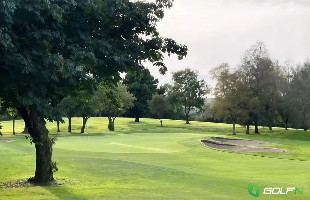 Clare Golf Club in Clare, South Australia β semi-private, 18-hole golf course