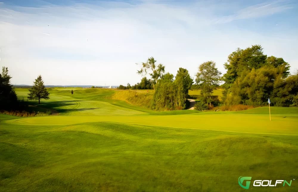 Le Victorien Club De Golf in Mirabel, Quebec — public, 18-hole golf course, designed by Graham Cooke (1998)