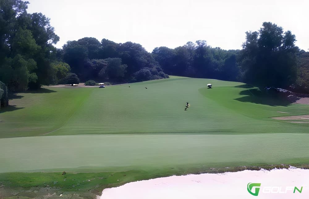 Smithtown Landing Golf Club in Smithtown, New York — public, 18-hole golf course