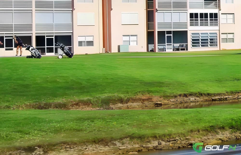 Sunrise Lakes Phase 4 in Sunrise, Florida — private, 9-hole golf course