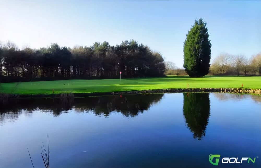 Whipsnade Park Golf Club in Berkhamsted, England — semi-private, 18-hole golf course