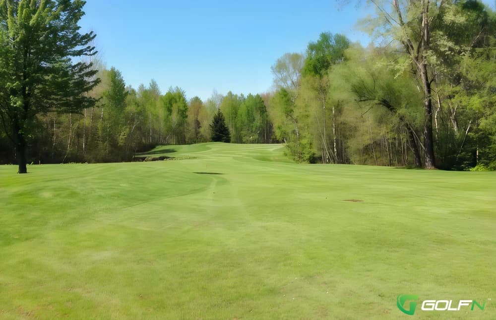 Golf Rivière Beaudette in Rivière-Beaudette, Quebec — public, 9-hole golf course