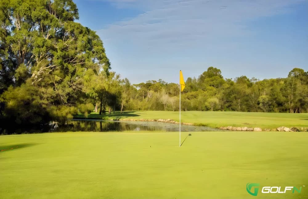 Redland Bay Golf Club in Redland Bay, Queensland β semi-private, 18-hole golf course