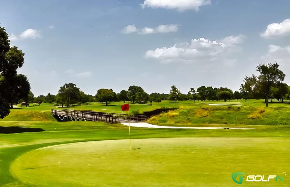 Horsepen - Hearthstone Country Club in Houston, Texas — private, 27-hole golf course, designed by Jay Riviere (1977)