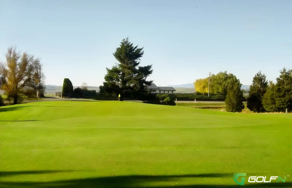 Gore Golf Club in Gore, Southland β public, 18-hole golf course