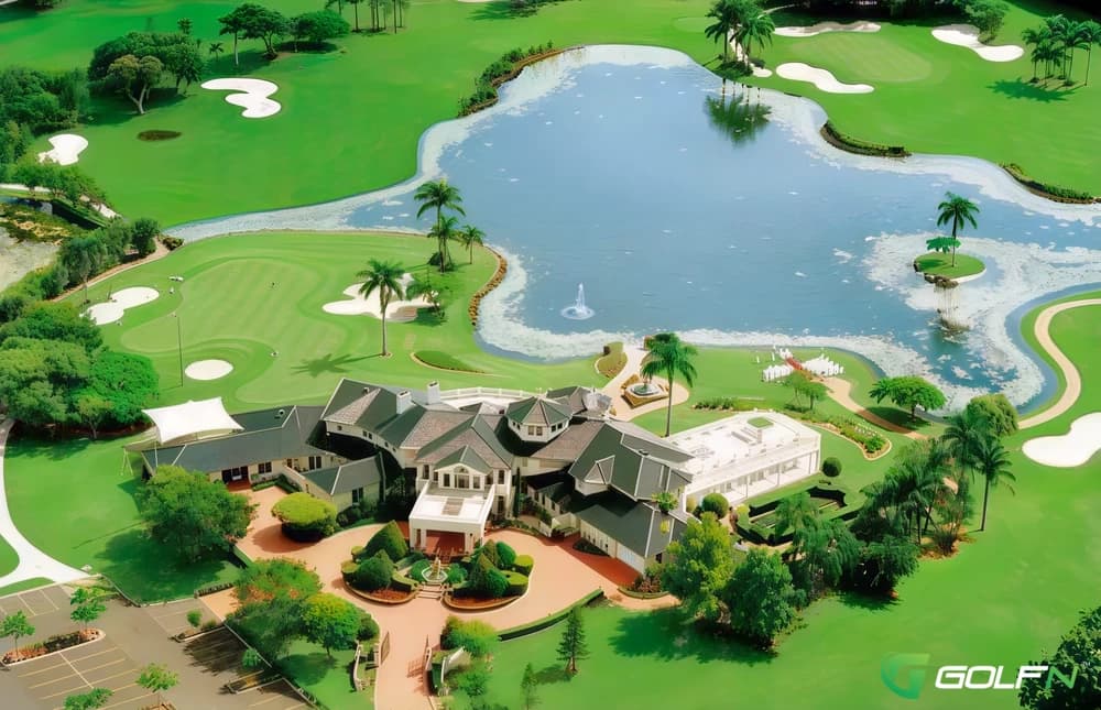 The Villa in Queensland β semi-private, 9-hole golf course