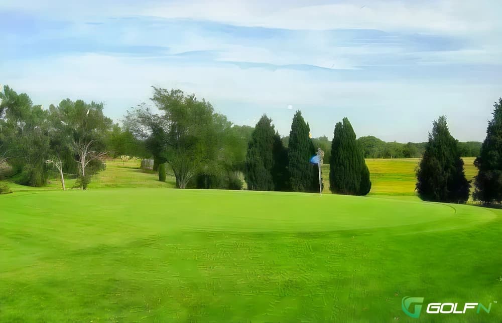 Lake Barton Golf Course in Great Bend, Kansas — semi-private, 18-hole golf course, designed by Harry Robb