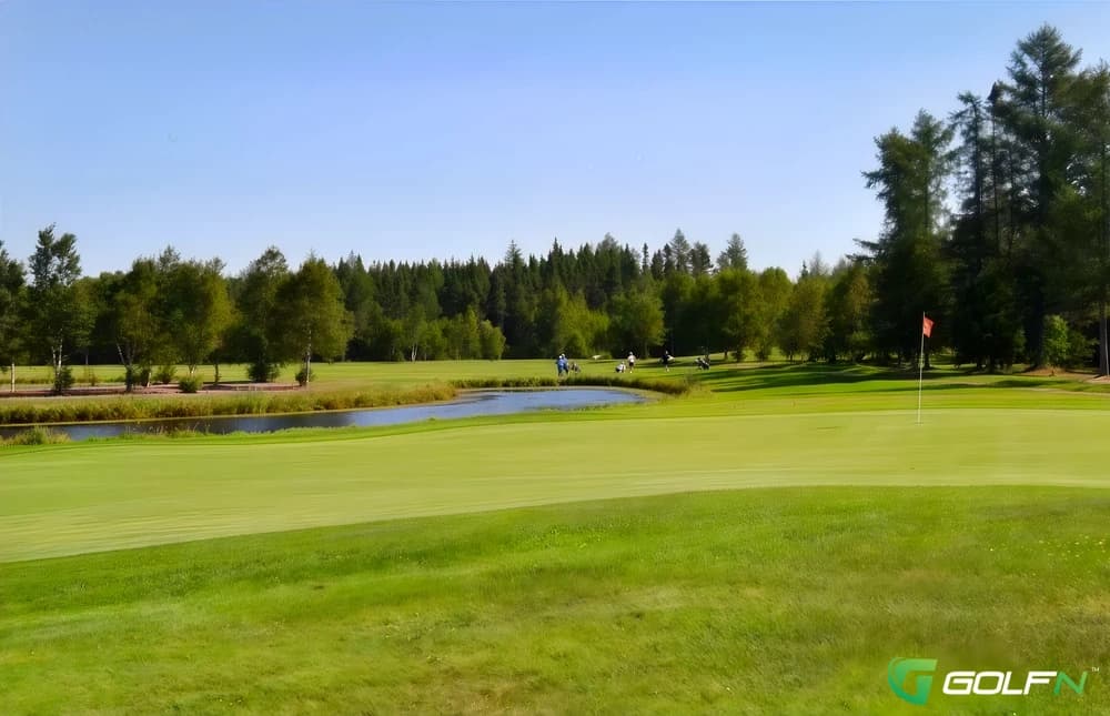 Club De Golf L'Express in La Prairie, Quebec — public, 11-hole golf course