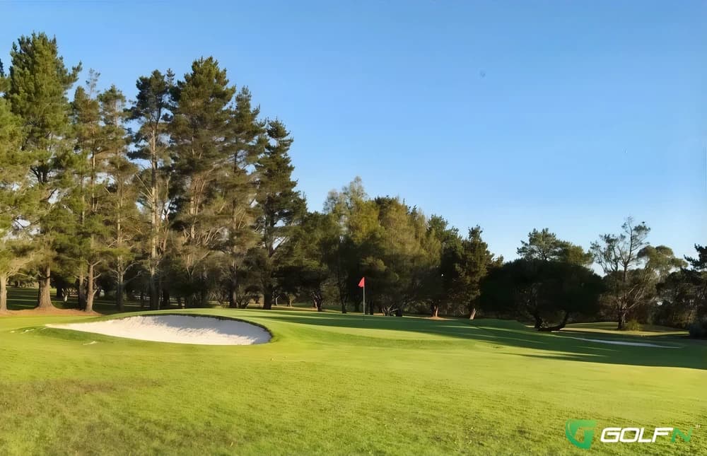 Meningie Lake Albert Golf Club in Meningie, South Australia β semi-private, 18-hole golf course