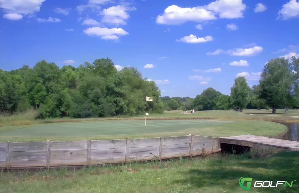Bear Creek Golf Club in Laurel, Mississippi — semi-private, 18-hole golf course