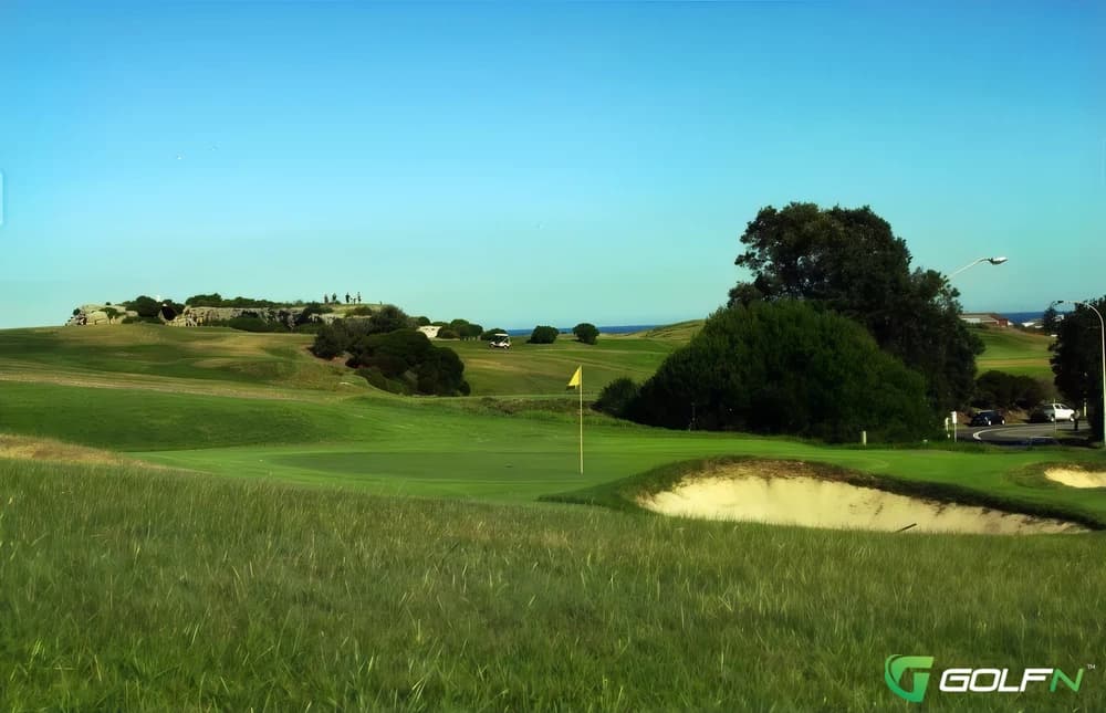 Bondi Golf & Diggers Club (Bondi Beach Golf Club) in North Bondi, New South Wales β public, 18-hole golf course