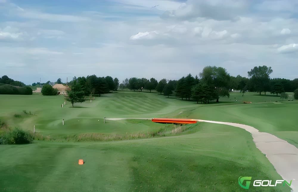 Hubbard Trail Country Club in Hoopeston,, Illinois — semi-private, 18-hole golf course