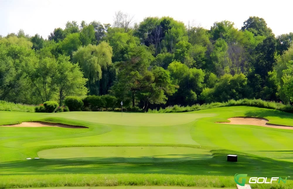 Nine - Meadowbrook Golf & Country Club in Gormley, Ontario — private, 9-hole golf course, designed by Graham Cooke (2003)