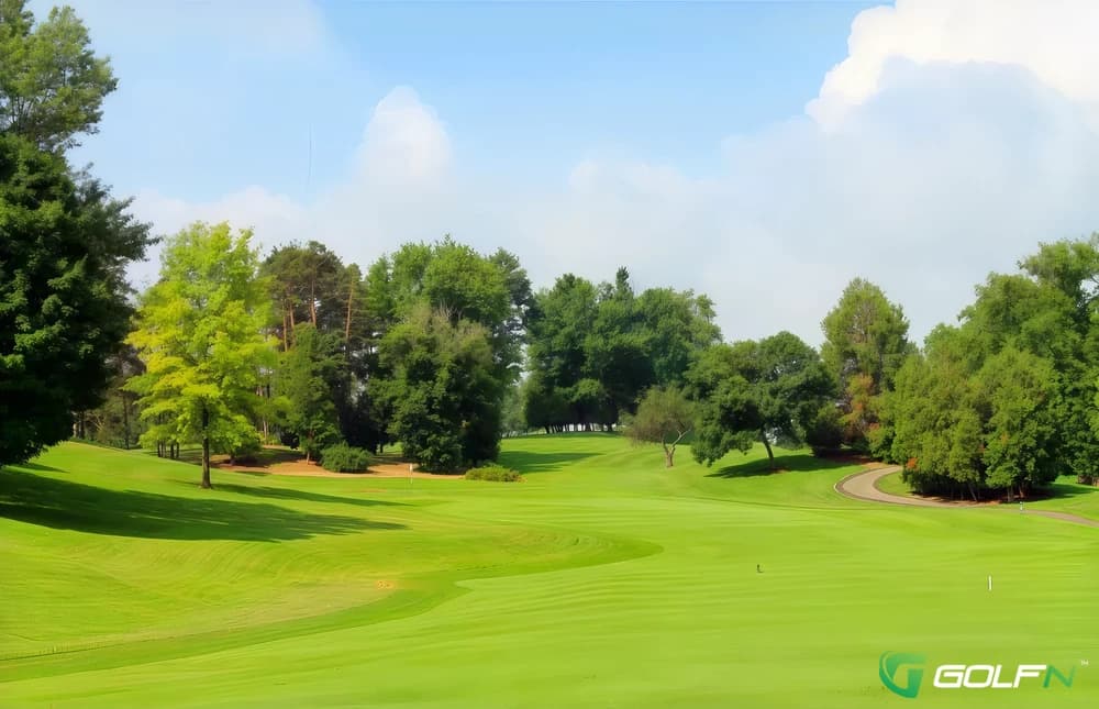 Eighteen - Dundas Valley Golf & Curling Club in Dundas, Ontario — private, 18-hole golf course, designed by Stanley Thompson (1929)