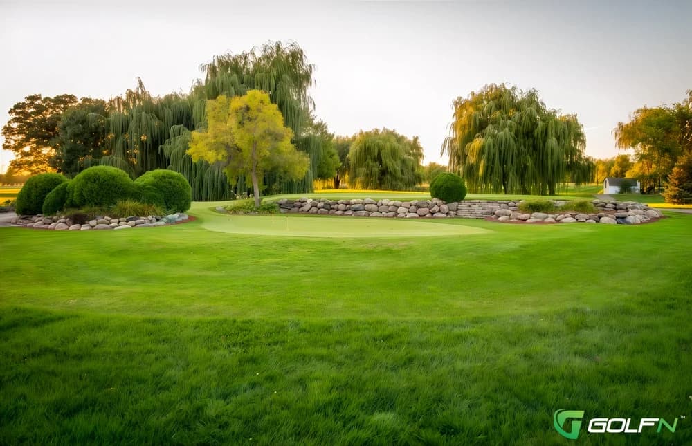 Shadowbrook Inn & Resort in Tunkhannock, Pennsylvania — resort, 18-hole golf course, designed by Karl Schmitt