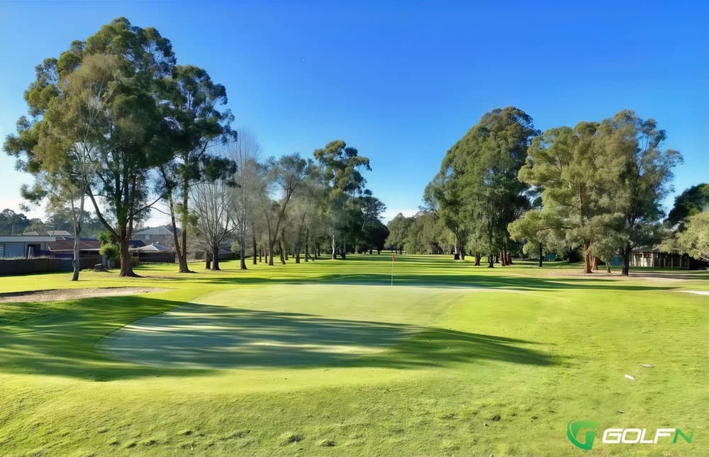 Leonay Golf Club in Leonay, New South Wales β public, 18-hole golf course
