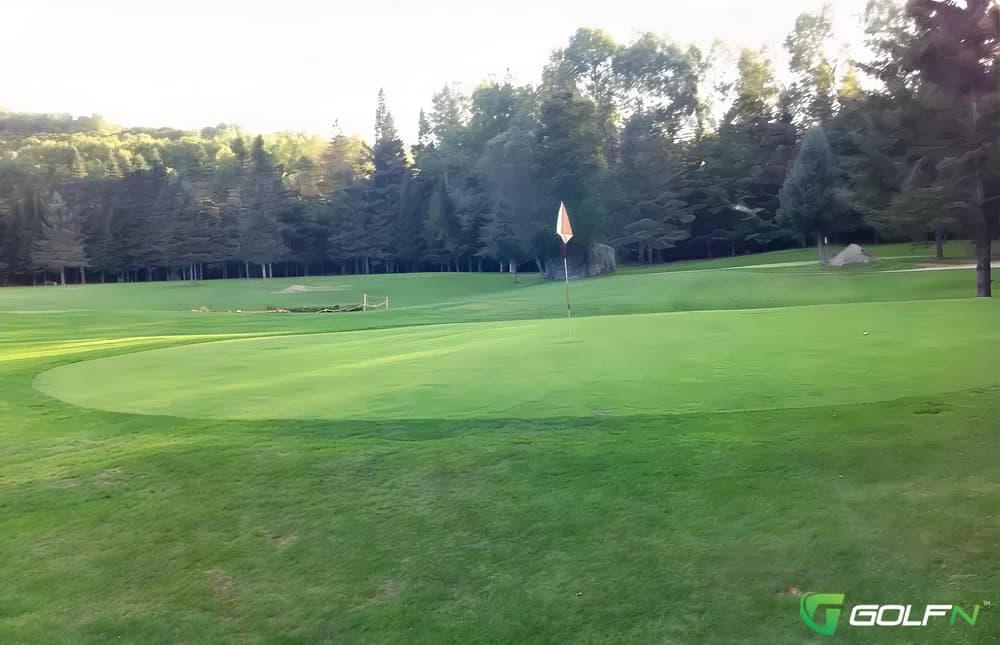 Club De Golf Pontiac in La Peche, Quebec — semi-private, 9-hole golf course