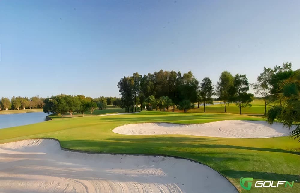 Palmer Colonial Golf Club in Robina, Queensland β semi-private, 18-hole golf course, designed by Mitsuaki Kobayashi (1992)