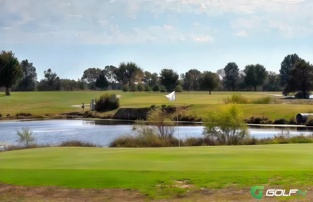 Frank E. Peters Municipal Golf Course in Nevada, Missouri — public, 18-hole golf course
