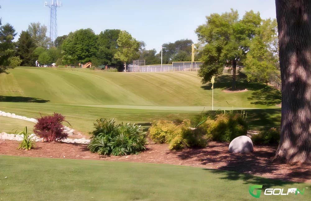 Fon Du Lac Golf Course in East Peoria, Illinois — public, 9-hole golf course