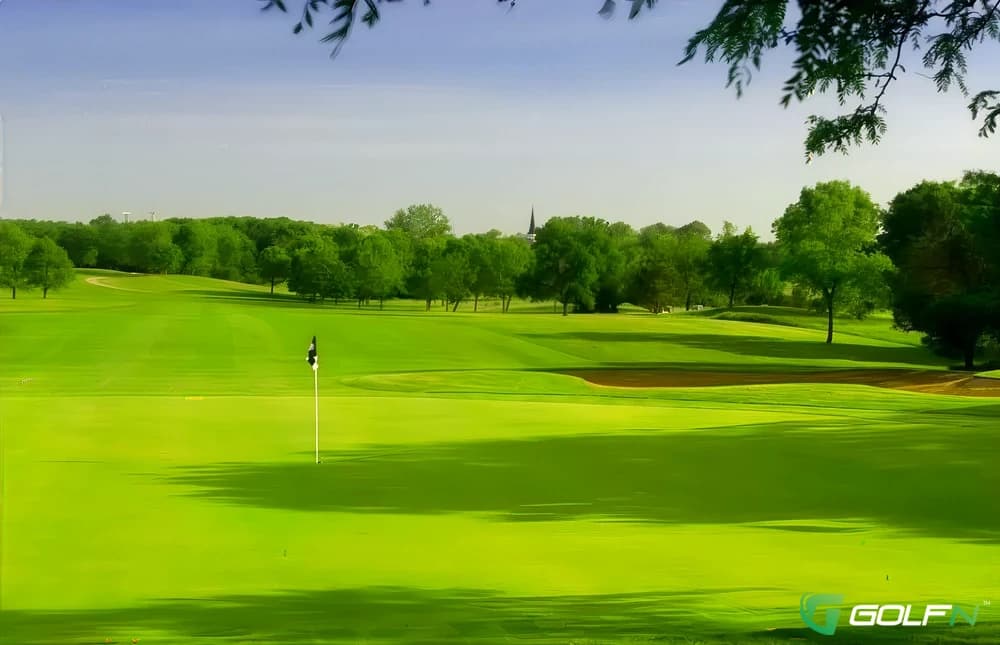 Highland Woods Golf Course in Hoffman Estates, Illinois — public, 18-hole golf course, designed by William J. Spear (1976)