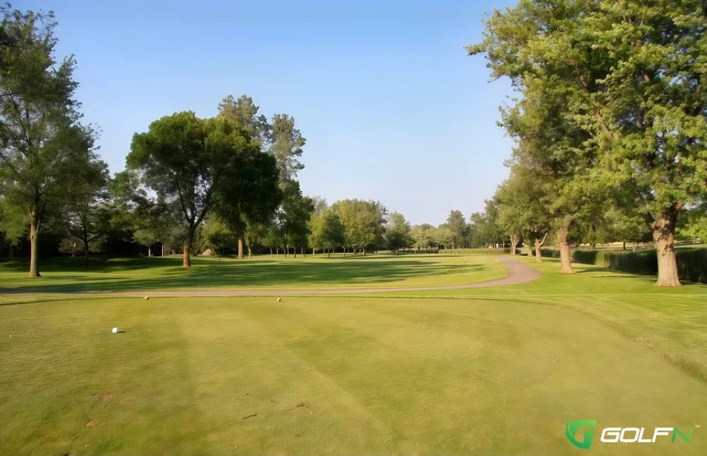 Niagara Falls Golf Club in Niagra Falls, Ontario — semi-private, 18-hole golf course