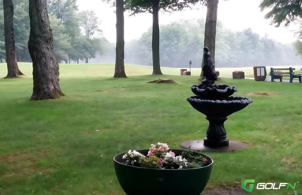 Golf Des Arpents Verts in Saint-Mathieu-de-Beloeil, Quebec — public, 9-hole golf course