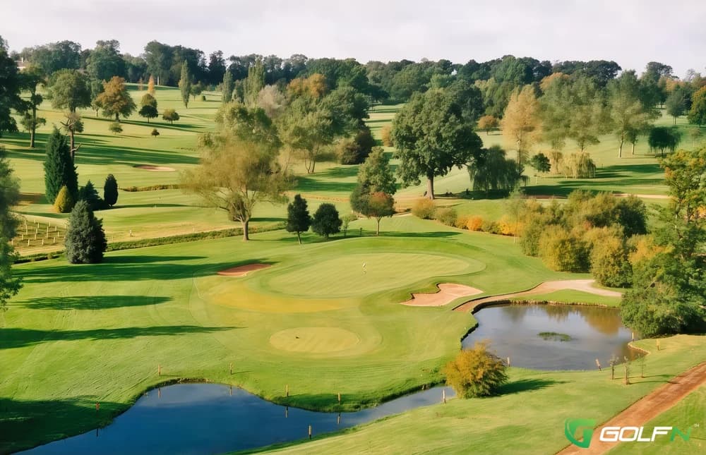 Wellingborough Golf Club in Wellingborough, England — private, 18-hole golf course, designed by Hawtree Ltd (1975)