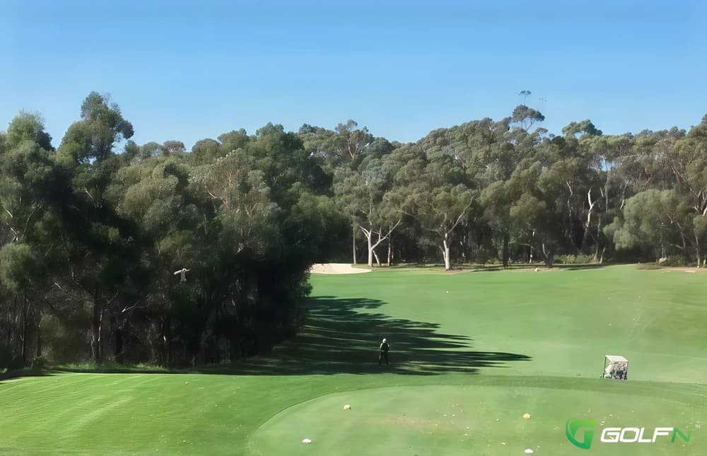 Wakehurst Golf Club in Seaforth , New South Wales — semi-private, 18-hole golf course