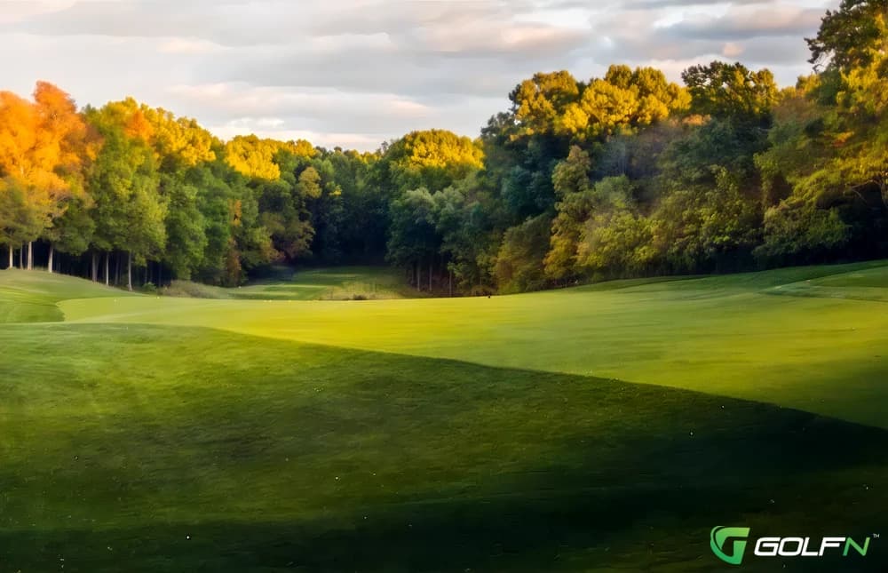 Missouri Bluffs Golf Club in Saint Charles, Missouri — semi-private, 18-hole golf course, designed by Tom Fazio (1995)