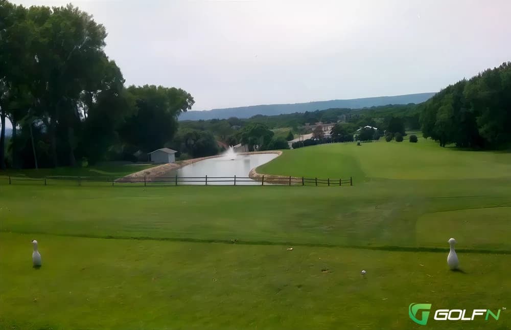 Coulee Golf Bowl in Onalaska, Wisconsin — public, 9-hole golf course