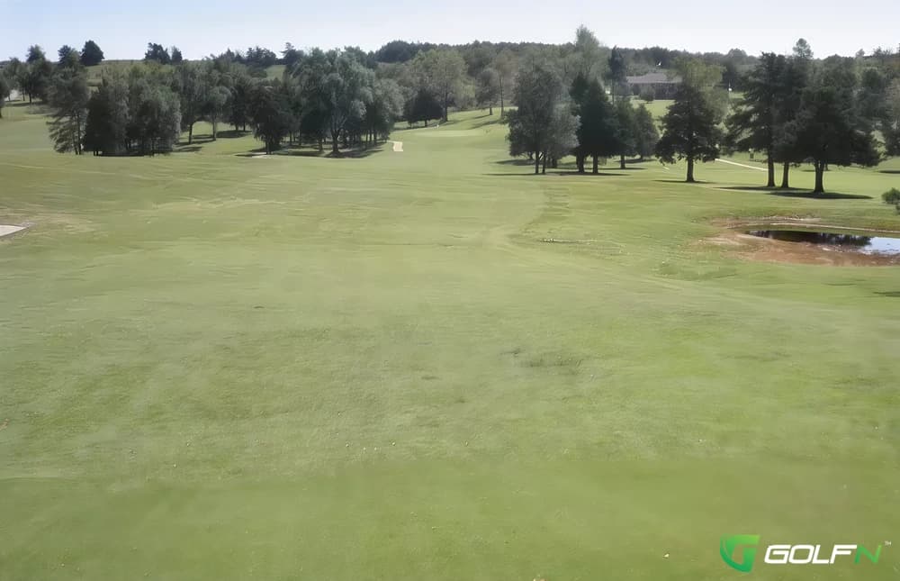 Mono Hills Country Club in Orangeville, Ontario — 18-hole golf course