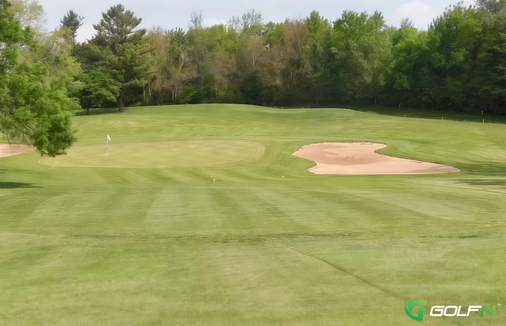 Edgebrook Country Club in Sandwich, Illinois — semi-private, 18-hole golf course, designed by Ken Killian (1968)