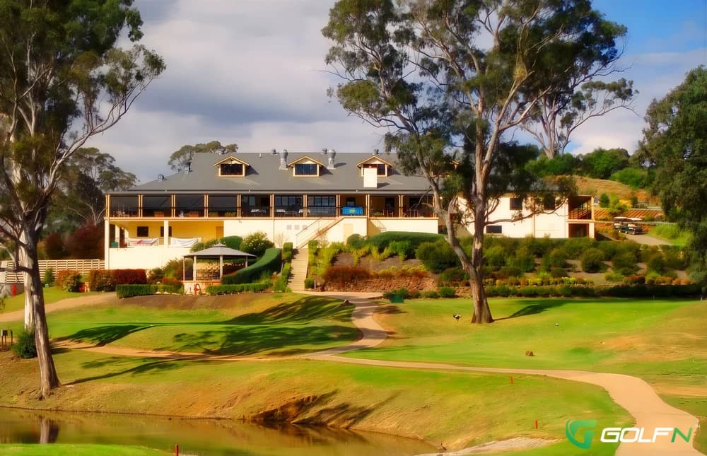 Macarthur Grange Country Club in Kearns, New South Wales β public, 18-hole golf course