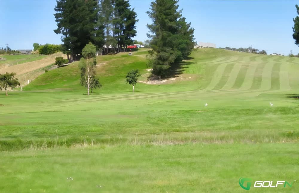 Island Park Golf Club in Dunedin, Otago β public, 9-hole golf course