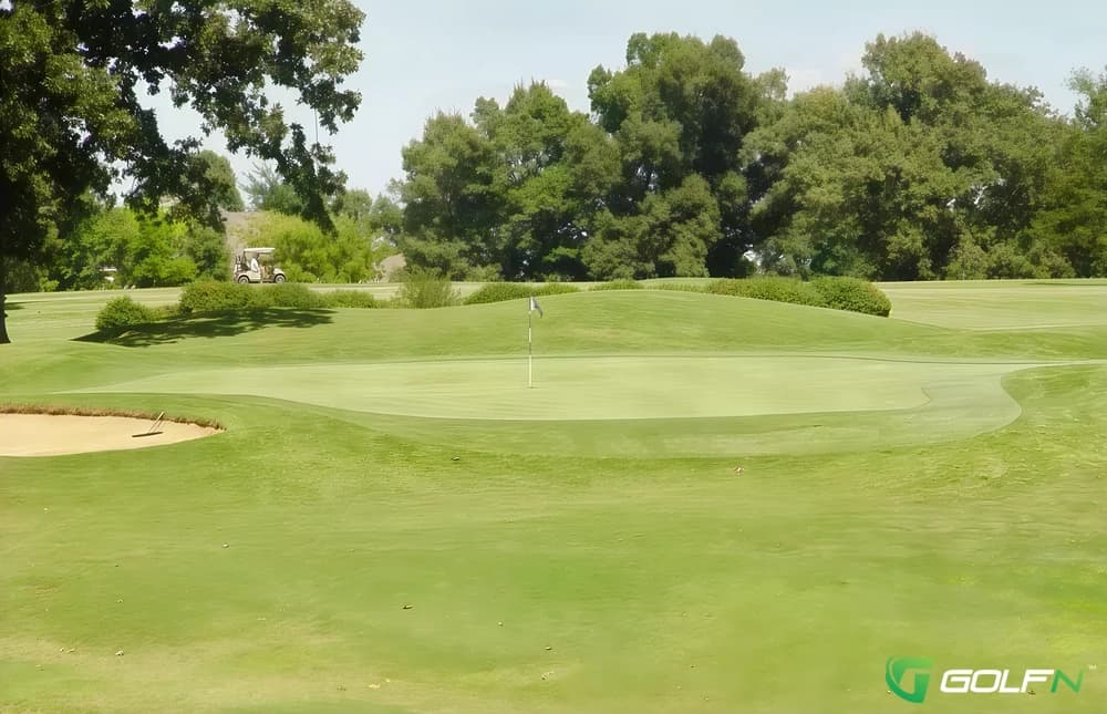 Rolling Hills Country Club in Paducah, Kentucky — private, 18-hole golf course, designed by Jerry Lemons