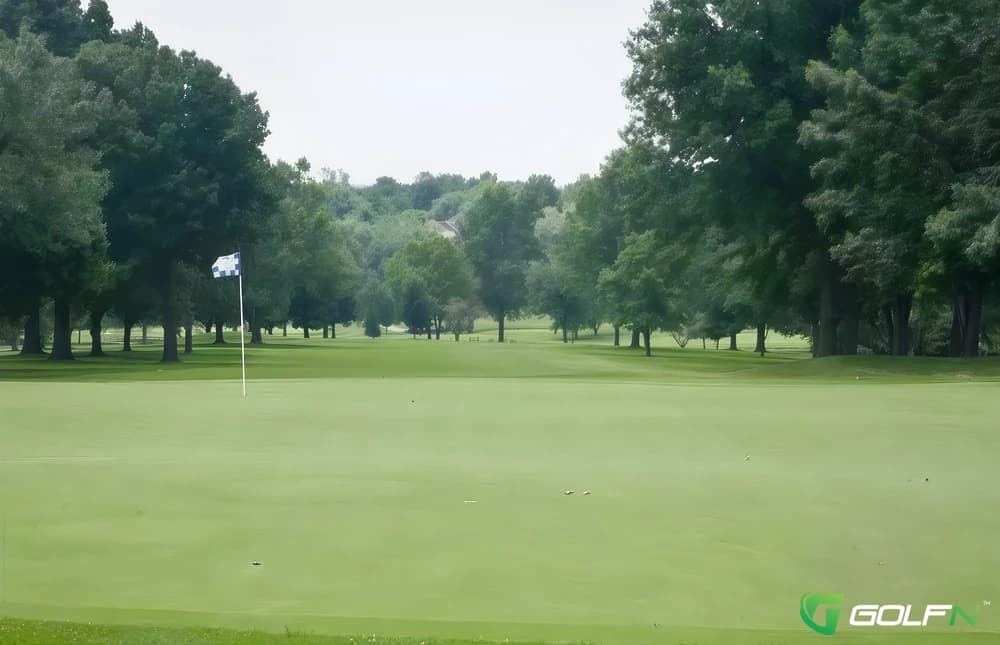 Blue Hills Country Club in Kansas City, Missouri — private, 18-hole golf course, designed by Bob Dunning (1963)