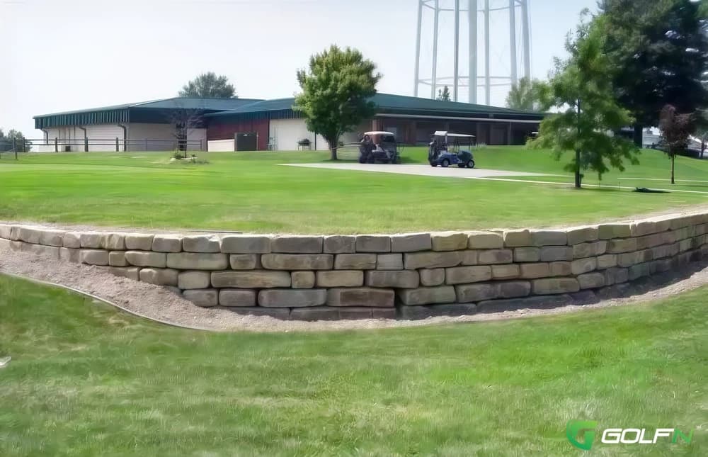 Duncan Hills Golf Course in Savannah, Missouri — public, 18-hole golf course, designed by H & H