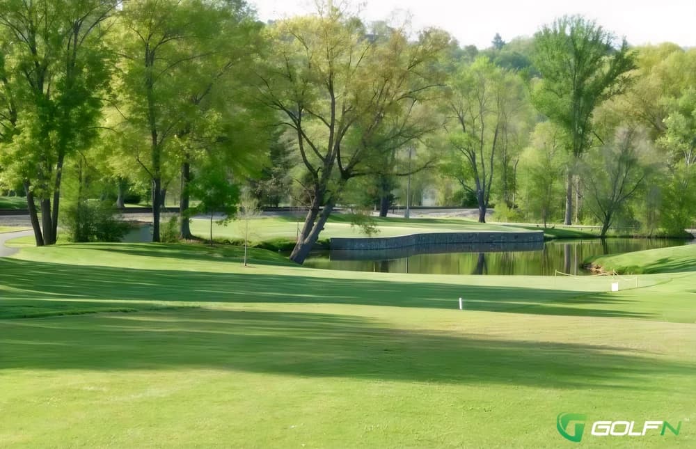 Ryland Lakes Country Club in Covington, Kentucky — private, 9-hole golf course, designed by Jim Curtis
