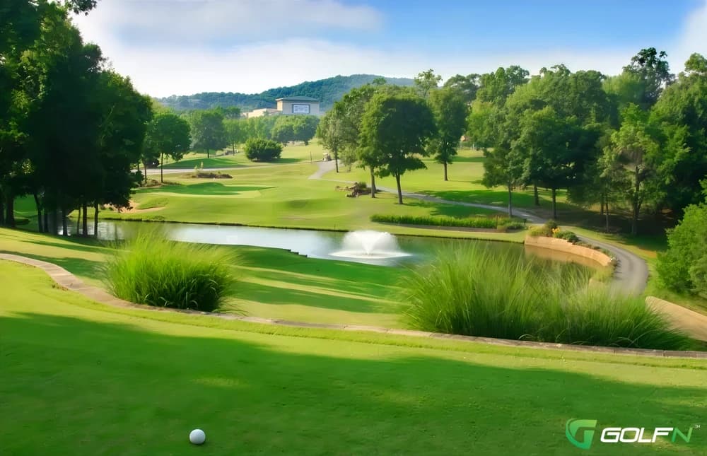 Pointe Royale Country Club in Branson, Missouri — resort, 18-hole golf course, designed by Ault, Clark & Associates (1987)