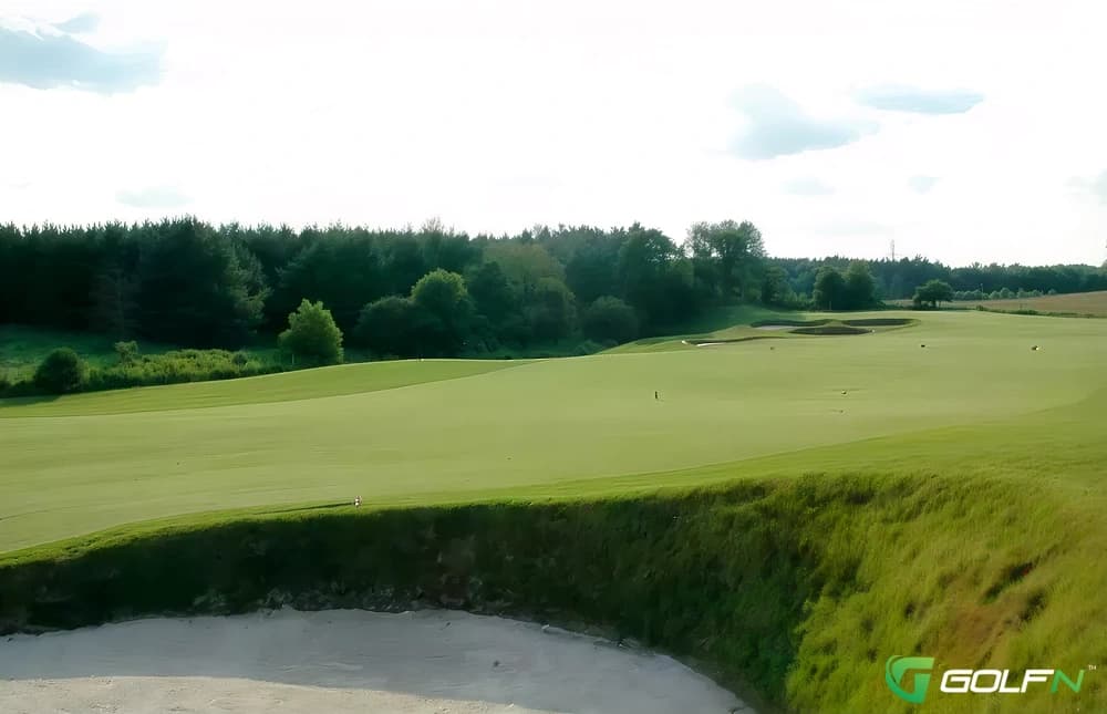 Caledon Woods Golf Club in Bolton, Ontario — private, 18-hole golf course, designed by Paul Takahashi (2003)