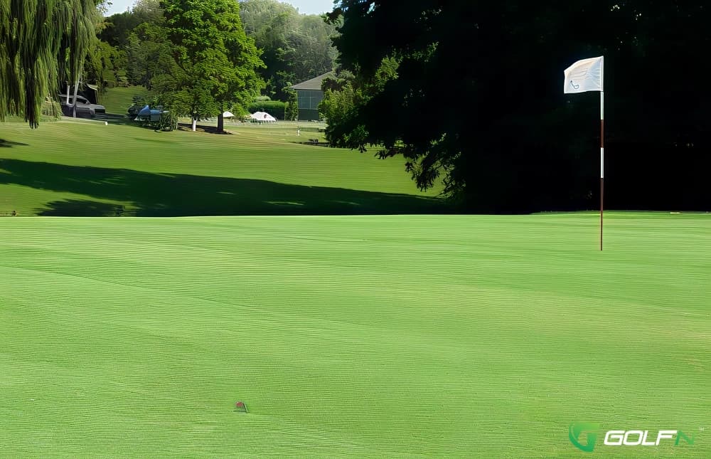 Lorraine Club De Golf in Lorraine, Quebec — semi-private, 18-hole golf course