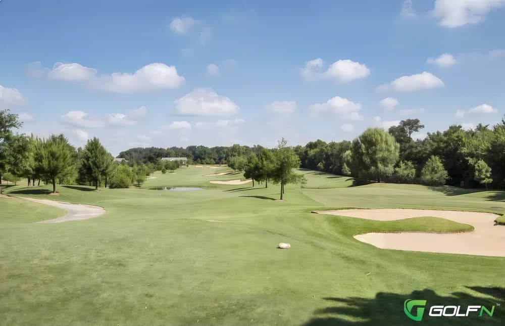 The Links At Rainbow Curve Golf & Country Club in Bentonville,, Arkansas — public, 9-hole golf course, designed by Lyndy Lindsey (2009)