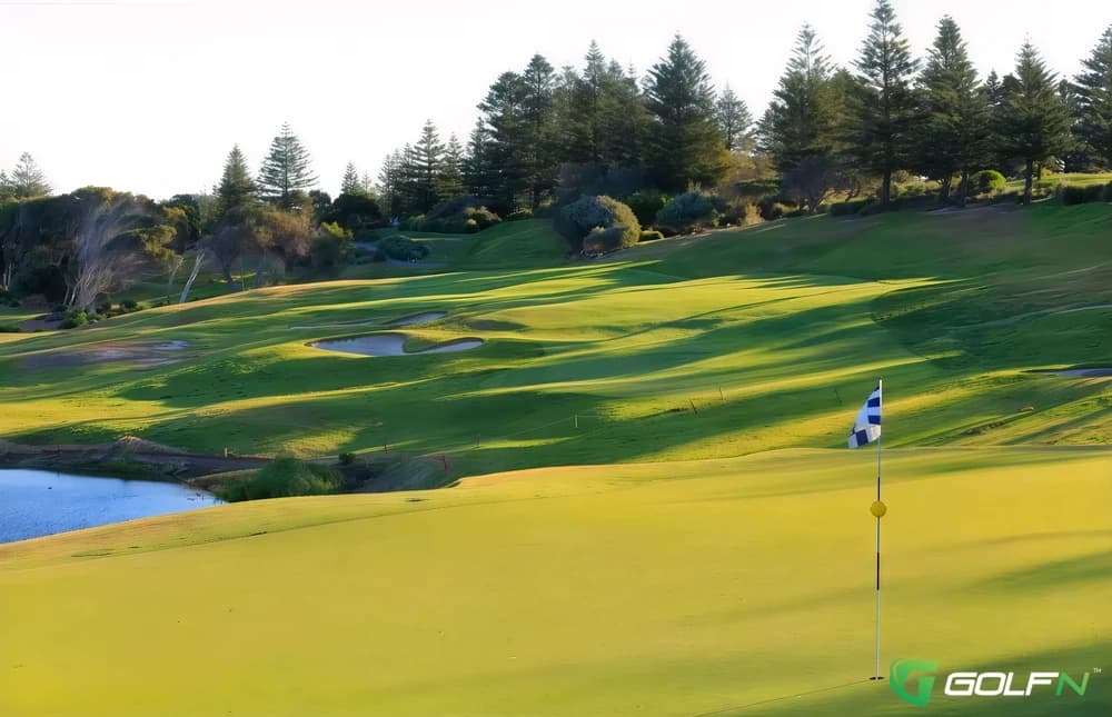 Shelly Beach Golf Club in Shelly Beach, New South Wales β public, 18-hole golf course, designed by Ross Watson