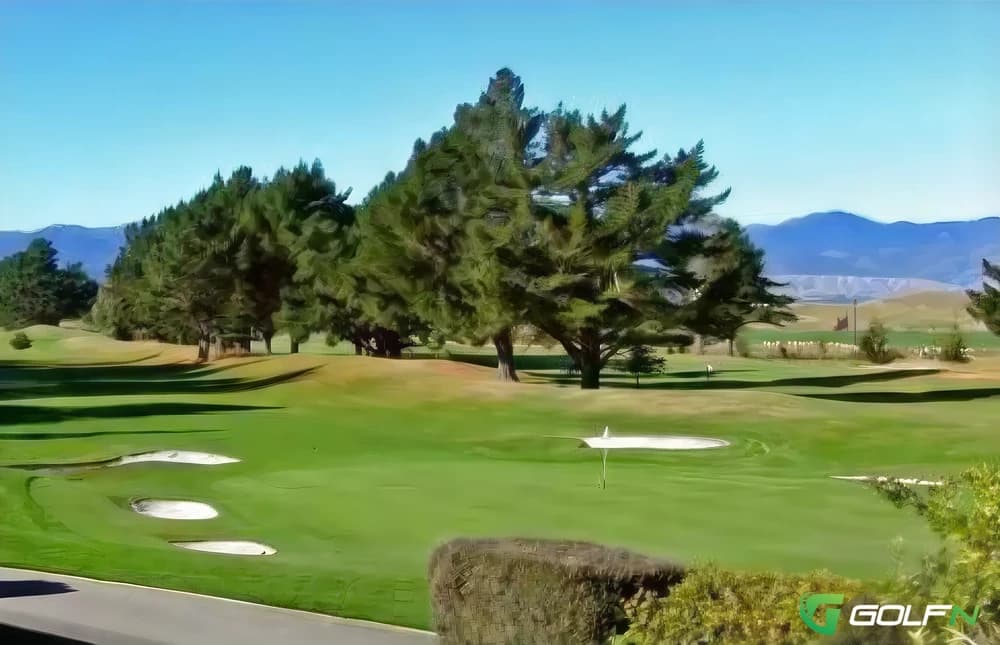 Levin Golf Club in Levin, Manawatu-Wanganui β public, 18-hole golf course